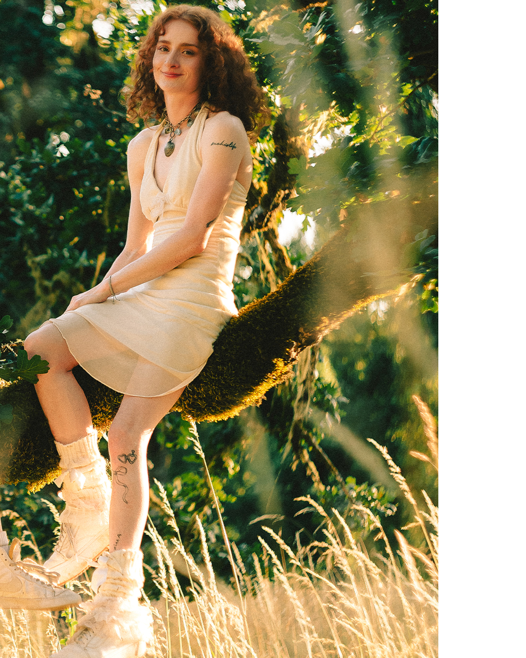 Emotive Creative Portraits of Twin Sisters at Golden Hour — photograph 18 of 20
